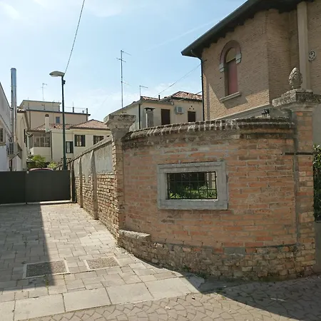 Charming Loft 15m To Venice شقة
