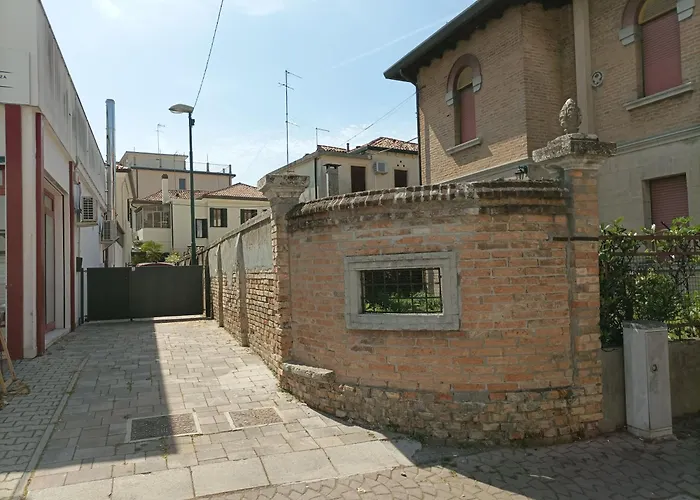 Charming Loft 15m To Venice شقة